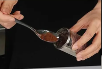 ステップ1: コーヒー粉を入れる